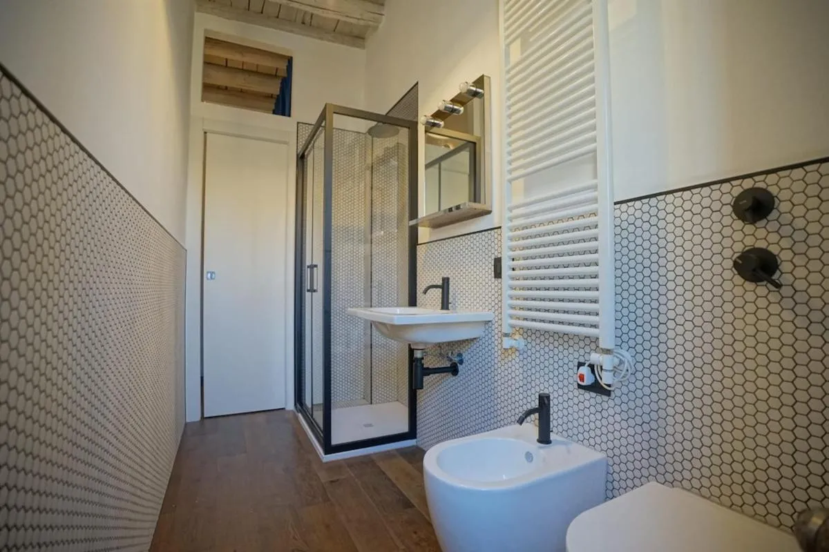 Image 2 of Glamour Apartment