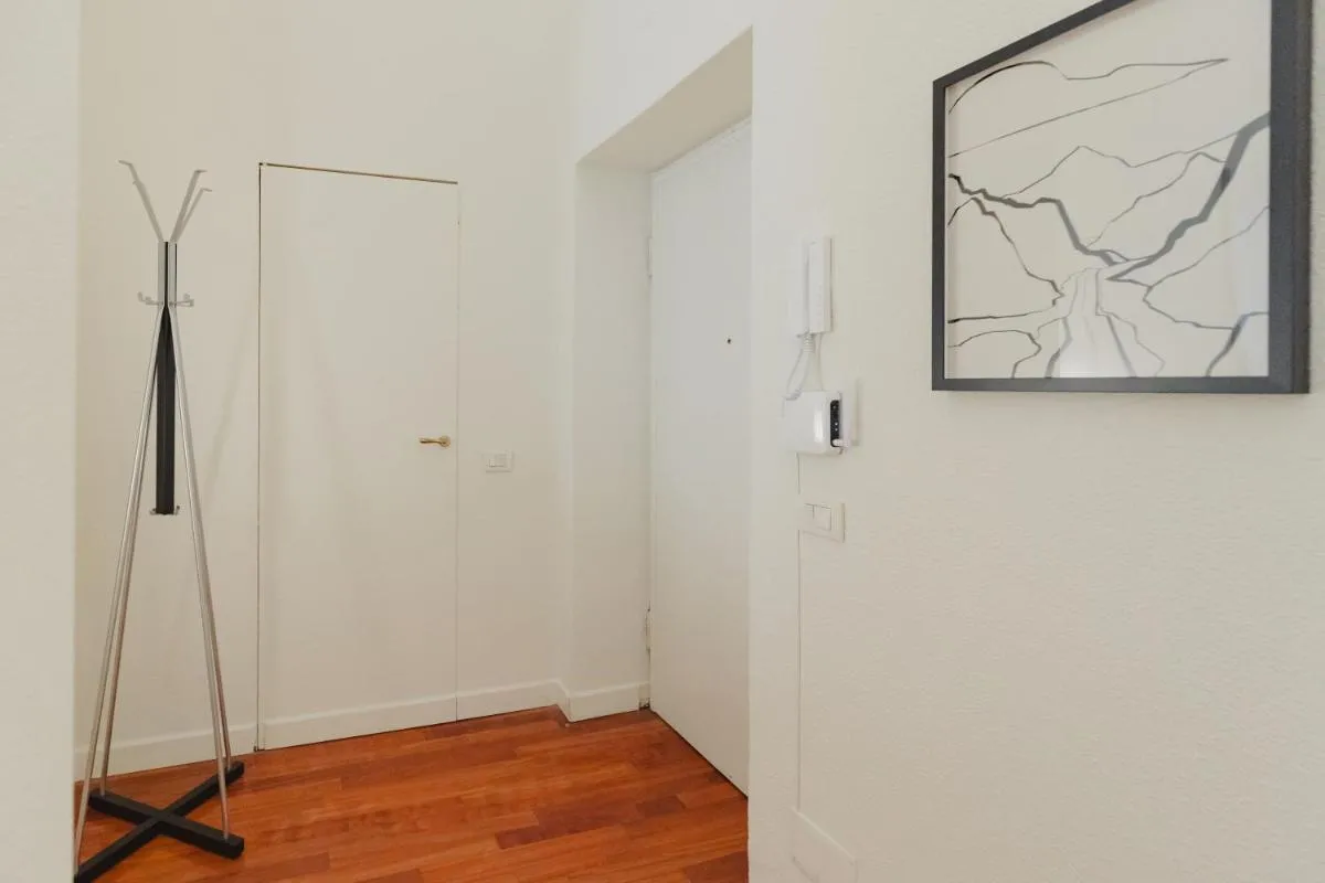 Image 1 of GoHost – Quiet, Bright & Stylish Flat in the Heart of Milan