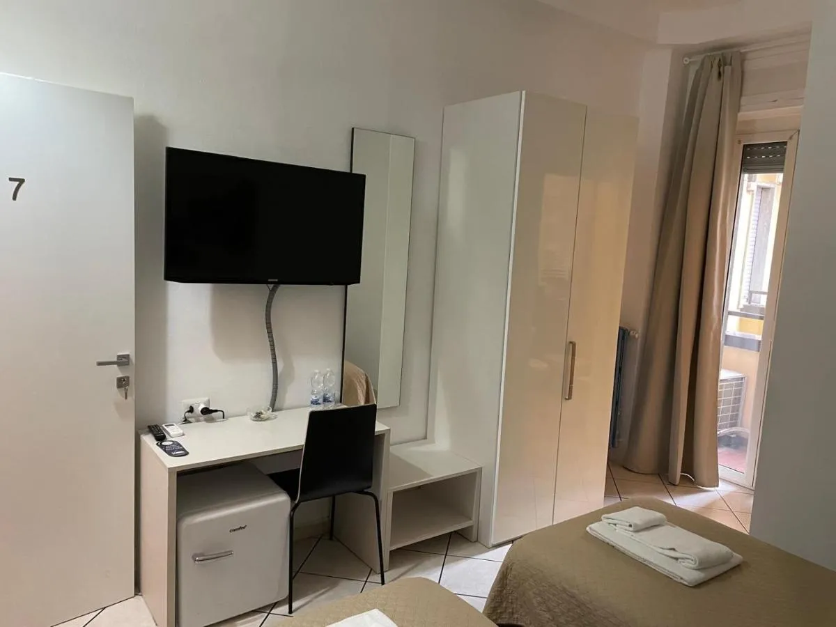 Image 3 of Good Rooms