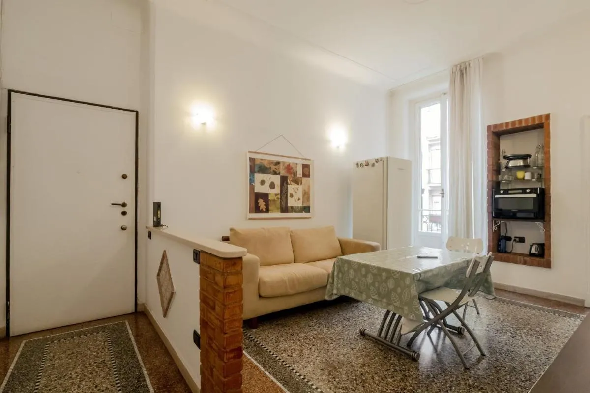 Image 4 of GuestHost – Corso Lodi Cozy Apartment with balcony