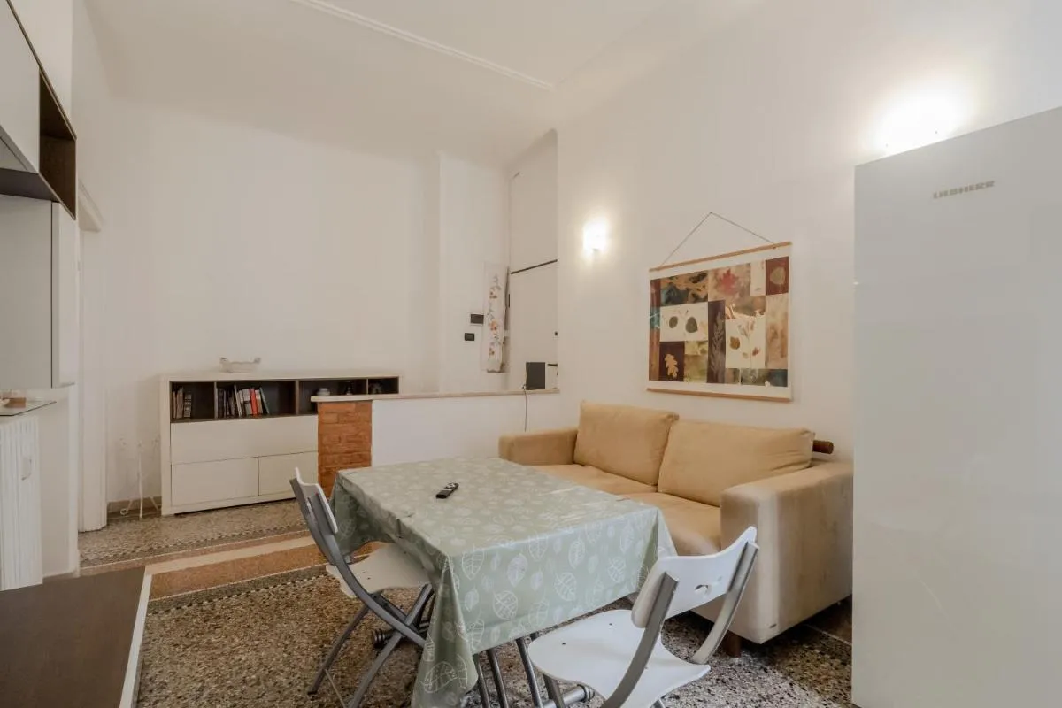 Image 3 of GuestHost – Corso Lodi Cozy Apartment with balcony