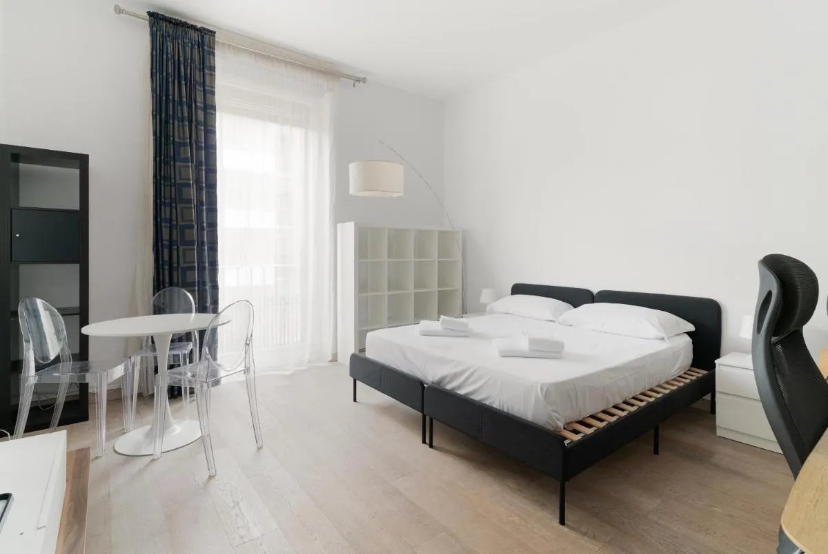 Image 1 of GuestHost – Cosy Central Apt Milano Missori M3