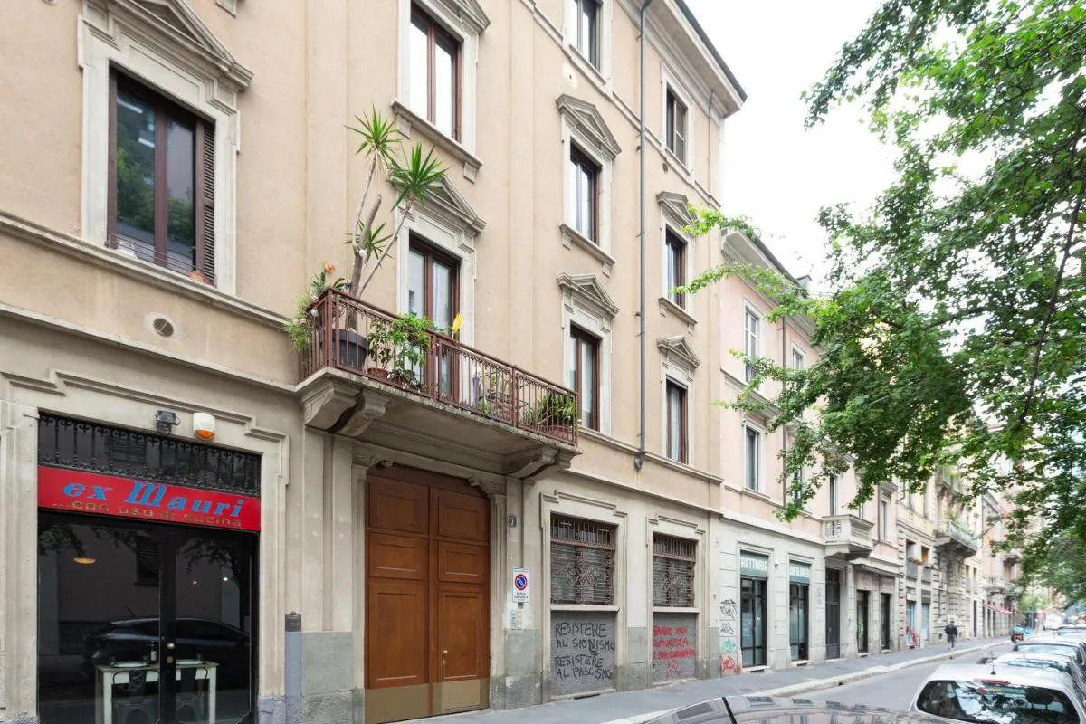Image 5 of GuestHost – Isola Cosy Pink Studio Apt