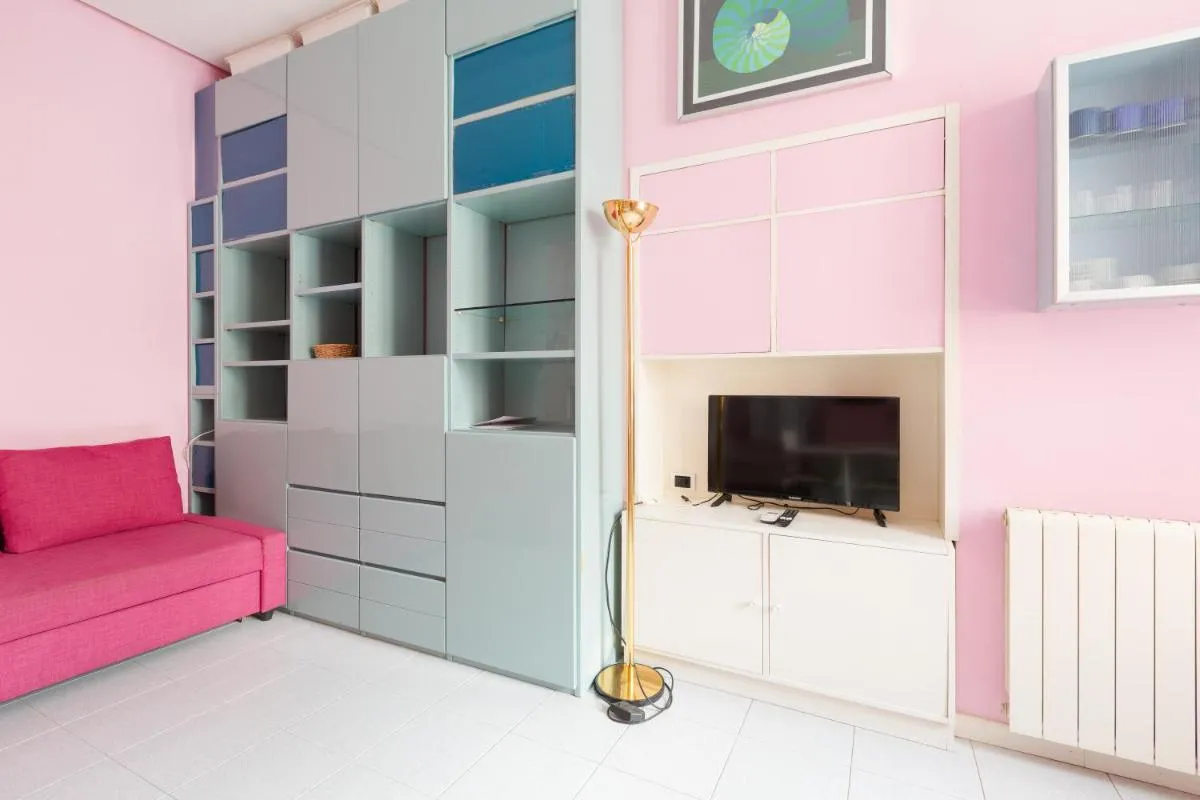 Image 4 of GuestHost – Isola Cosy Pink Studio Apt