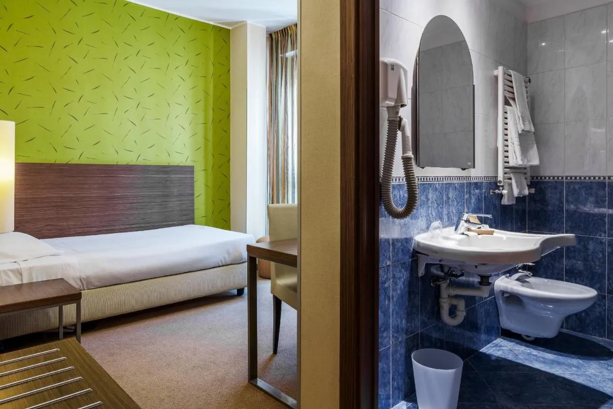 Image 2 of Hotel Des Etrangers