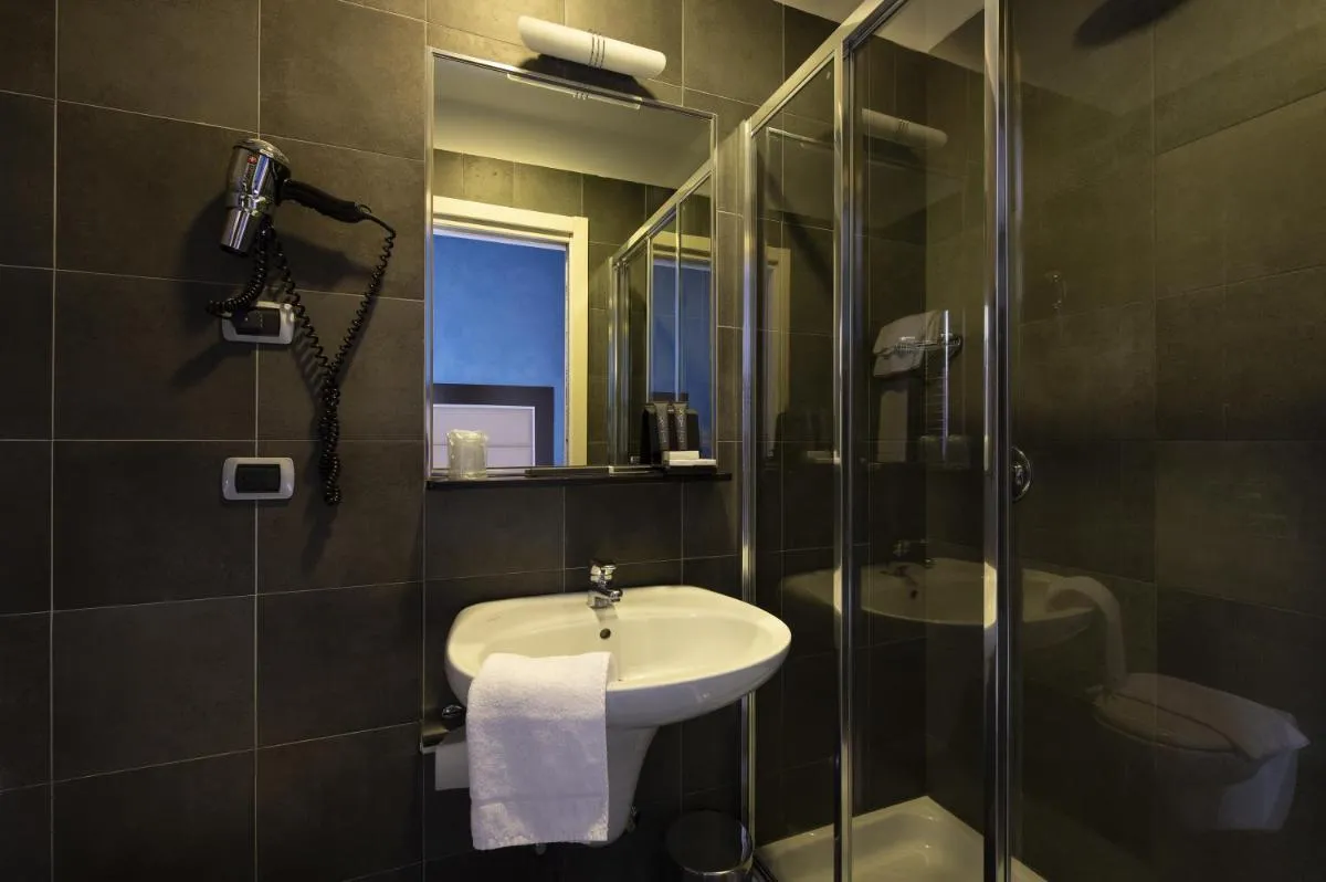 Image 2 of Hotel Five