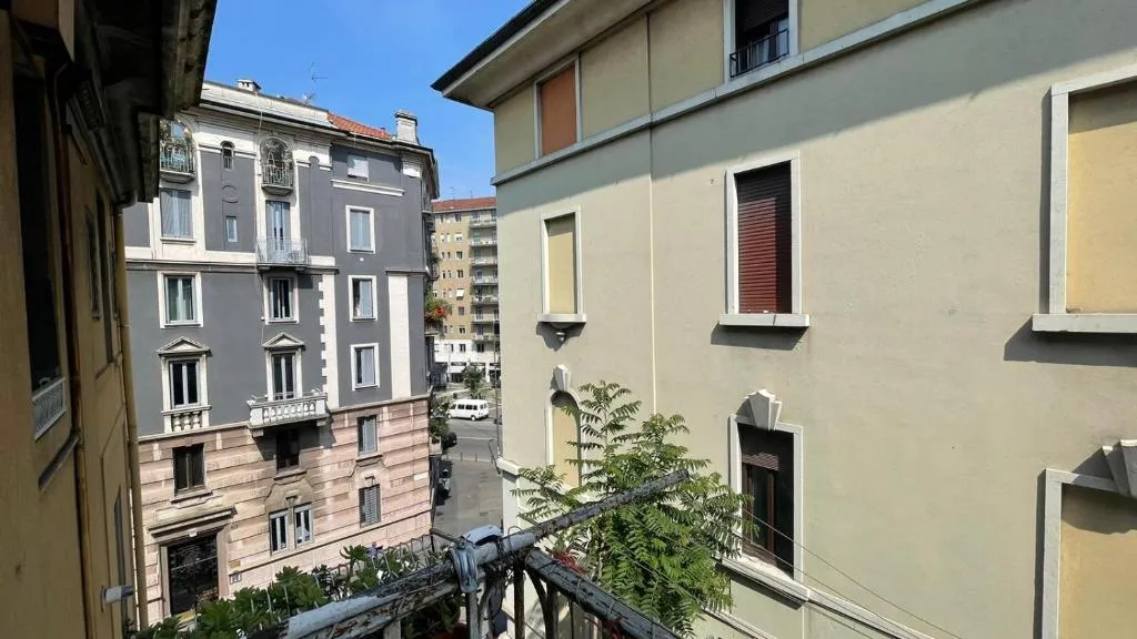 Image of House in the city center-Casa nel centro della città