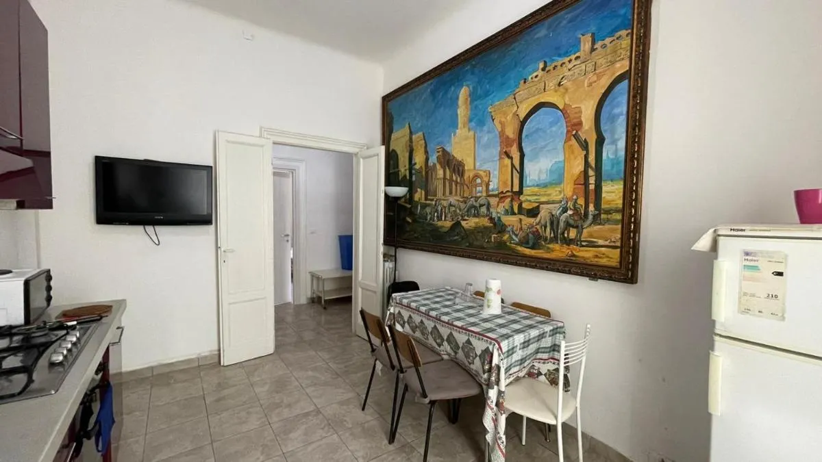 Image 3 of House in the city center-Casa nel centro della città