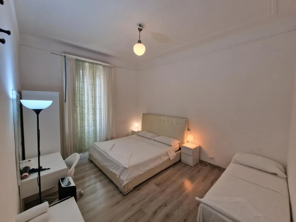 Image 6 of House in the city center-Casa nel centro della città