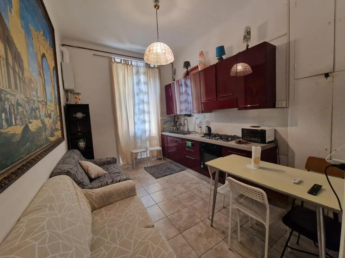 Image 5 of House in the city center-Casa nel centro della città