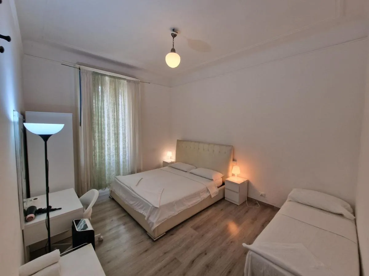 Image 4 of House in the city center-Casa nel centro della città