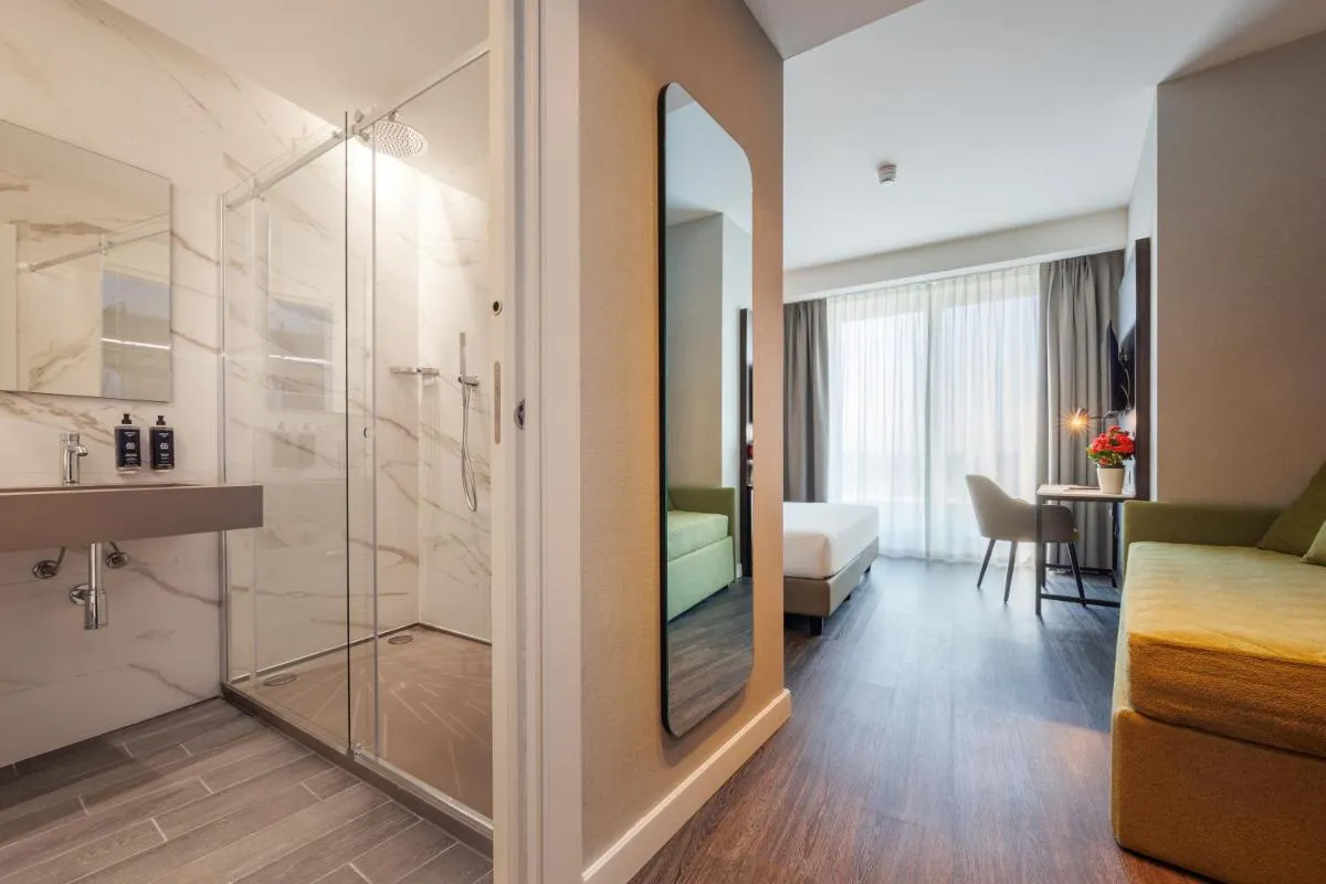 Image 2 of IH Hotels Milano Centrale
