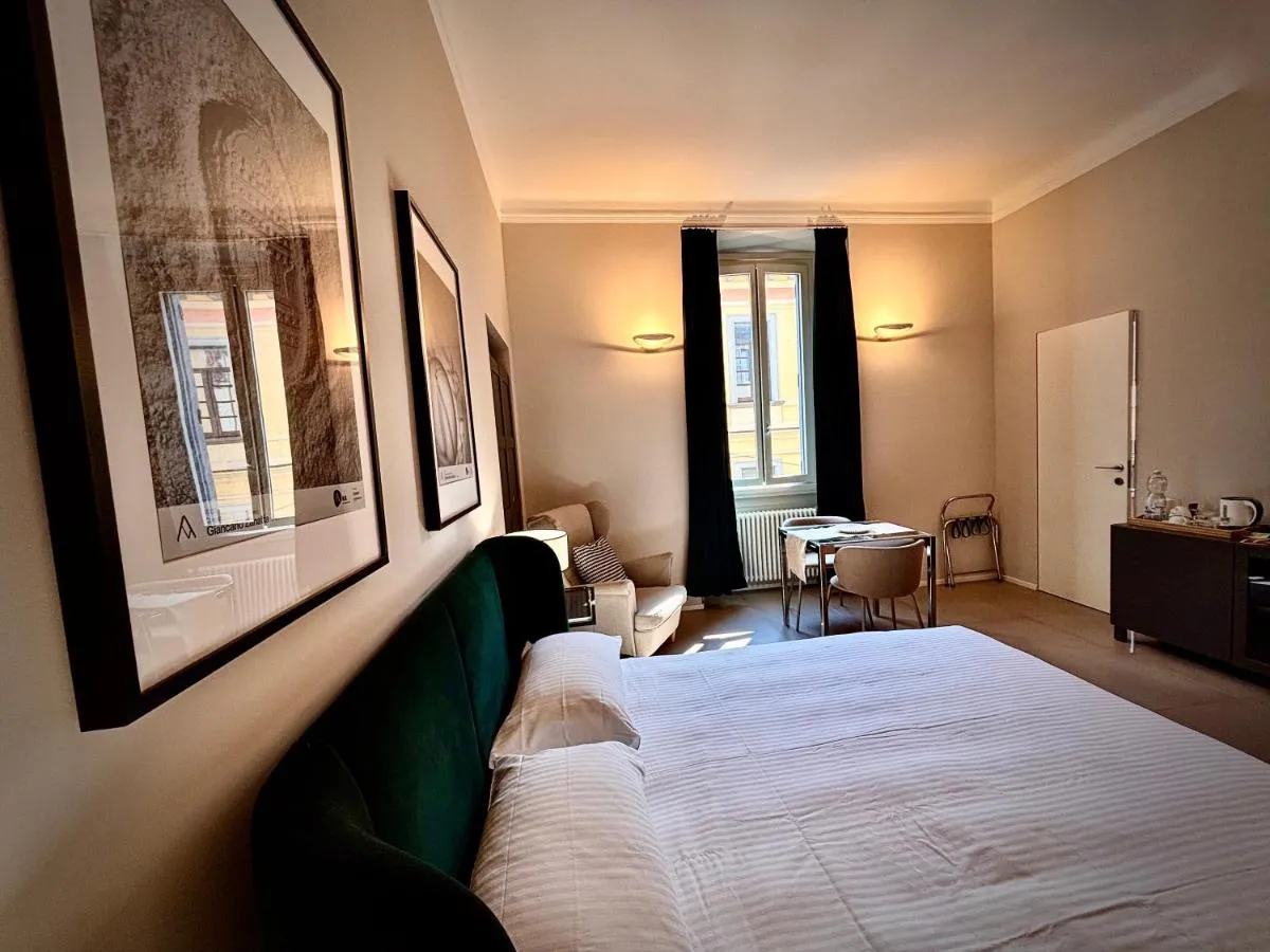 Image 1 of ITALIANSTAYRENTALS Apartment Solferino 37