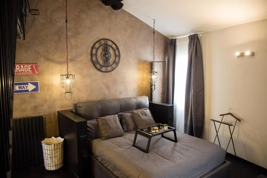 Image of Industrial Apartment Near Duomo