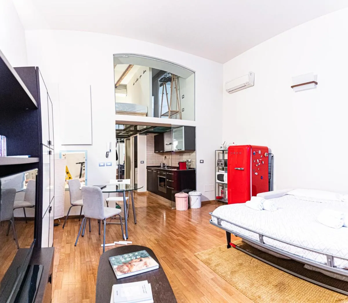 Image 3 of Intrho Navigli-Centro Apartment – Modern & Cozy