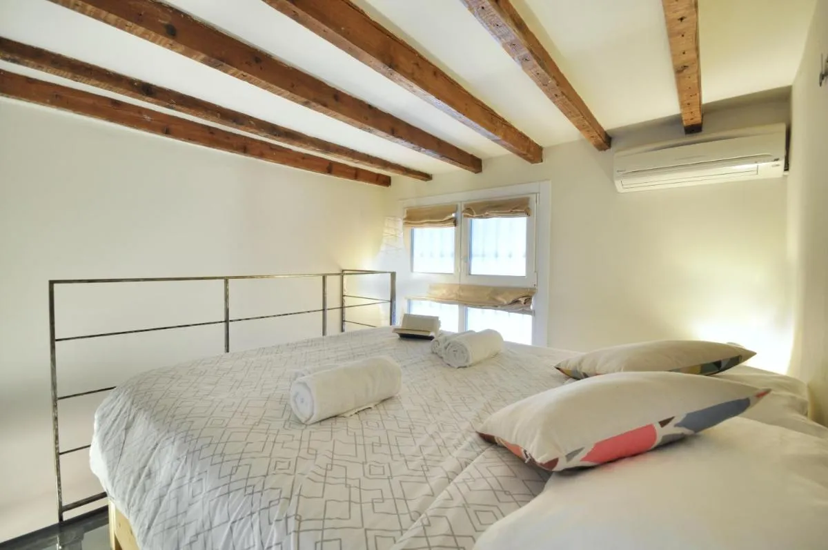 Image 1 of Intrho Navigli-Centro Apartment – Modern & Cozy