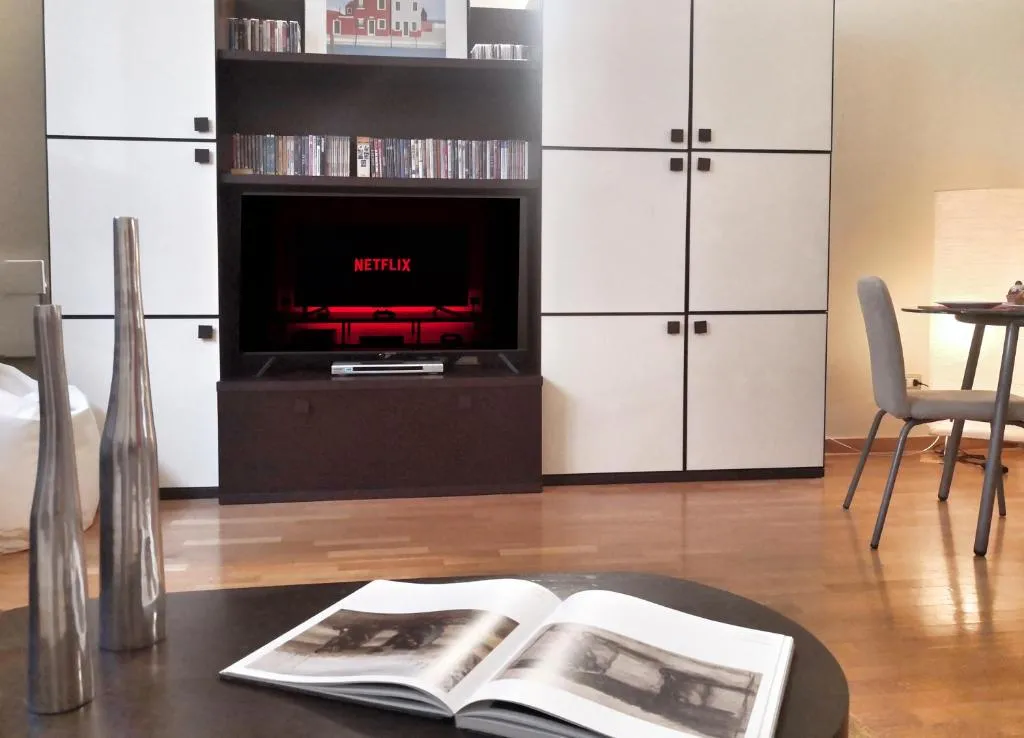 Image of Intrho Navigli-Centro Apartment – Modern & Cozy