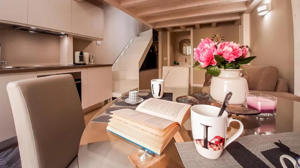 Image of JOIVY Sophisticated 2 BR loft for 4