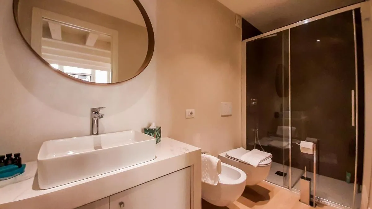 Image 5 of JOIVY Sophisticated 2 BR loft for 4