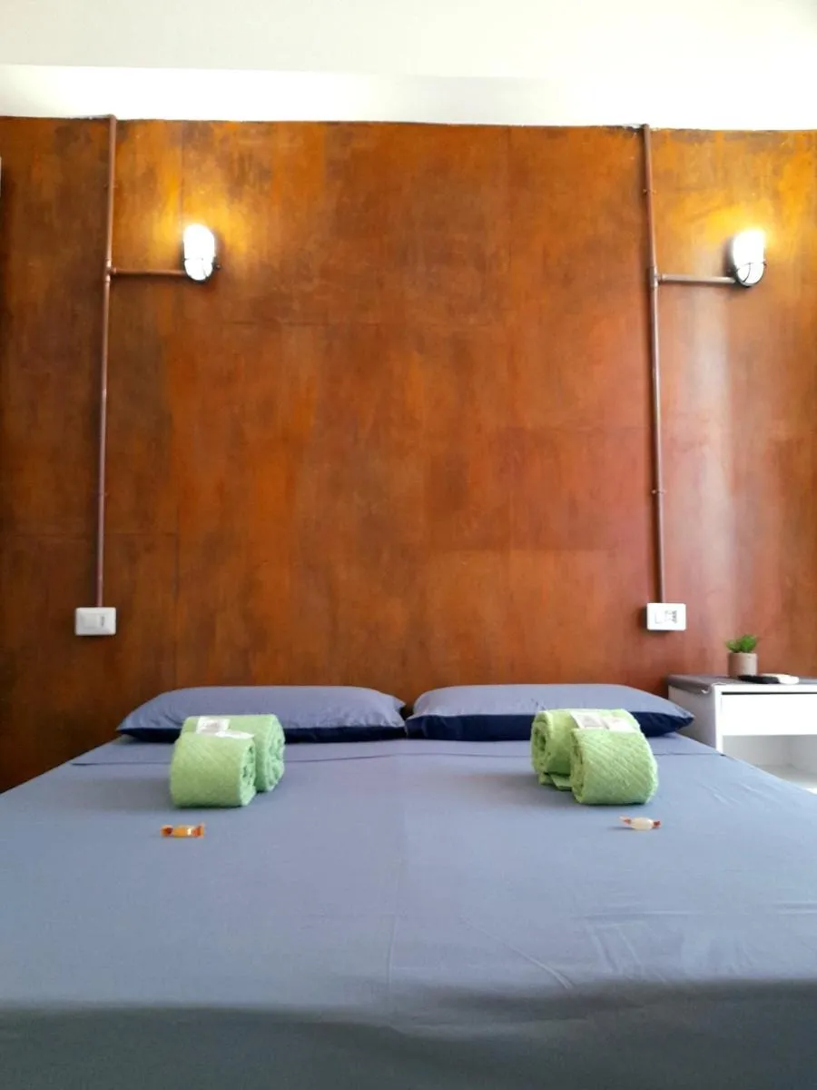 Image 4 of -L’ Oasi Del Turista, Room 1- CENTRAL STATION