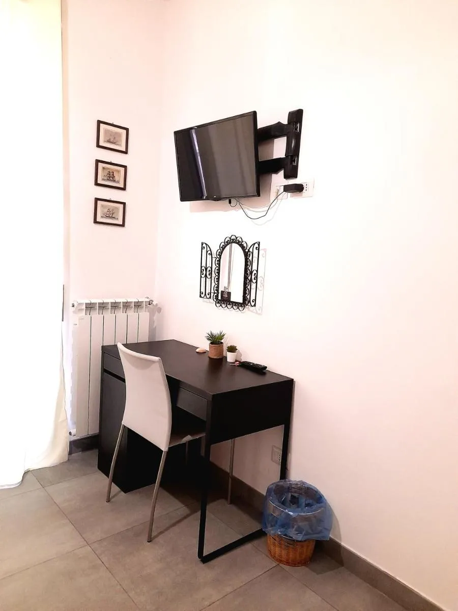 Image 5 of -L’ Oasi Del Turista, Room 4- CENTRAL STATION