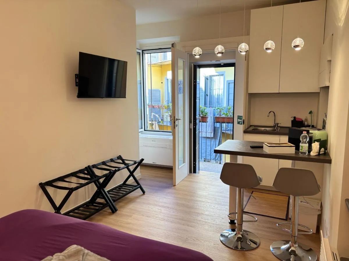 Image 4 of La Vecchia Milano-Les Nubles Vannucci – Il Ballatoio e Il Cortile
