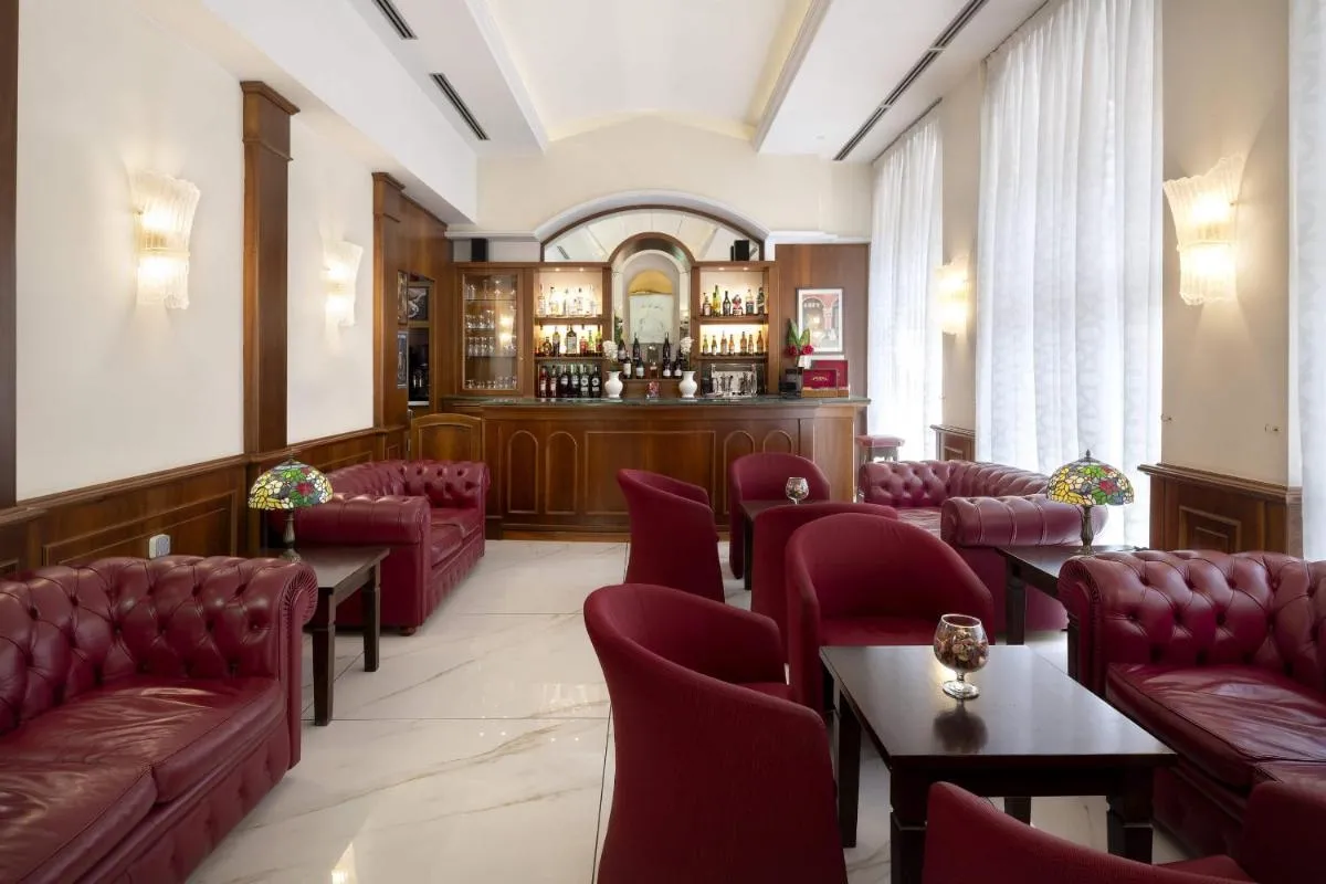 Image 2 of Lancaster Hotel