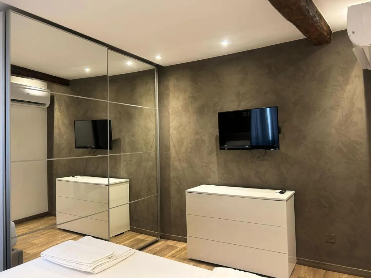 Image 2 of Leonardo Duplex Apartment