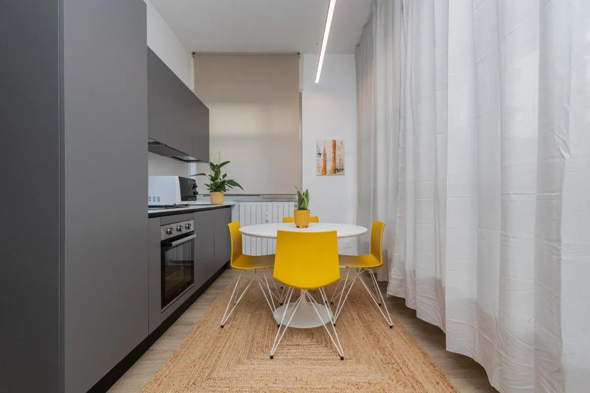 Image 3 of Living Ravizza
