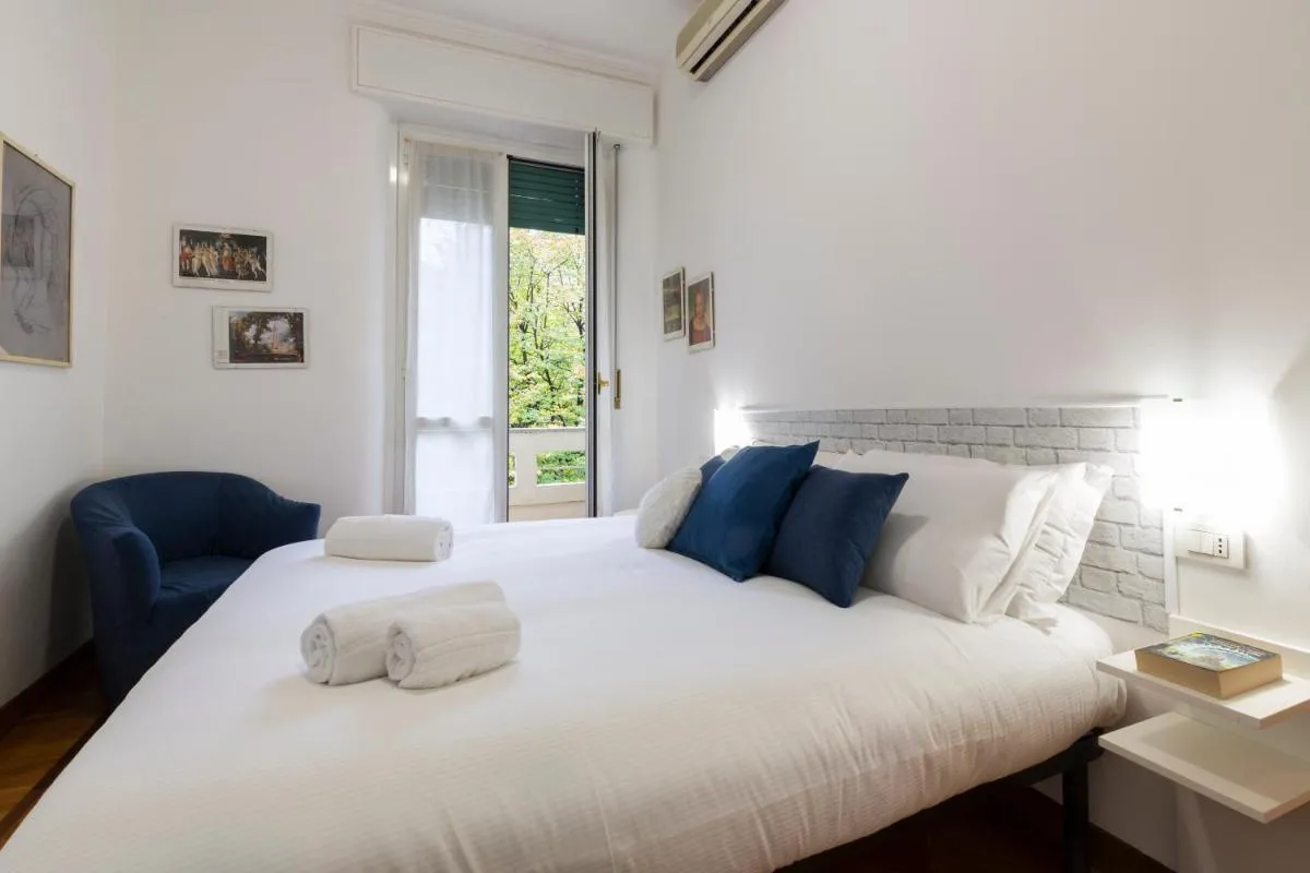 Image 1 of Living isola
