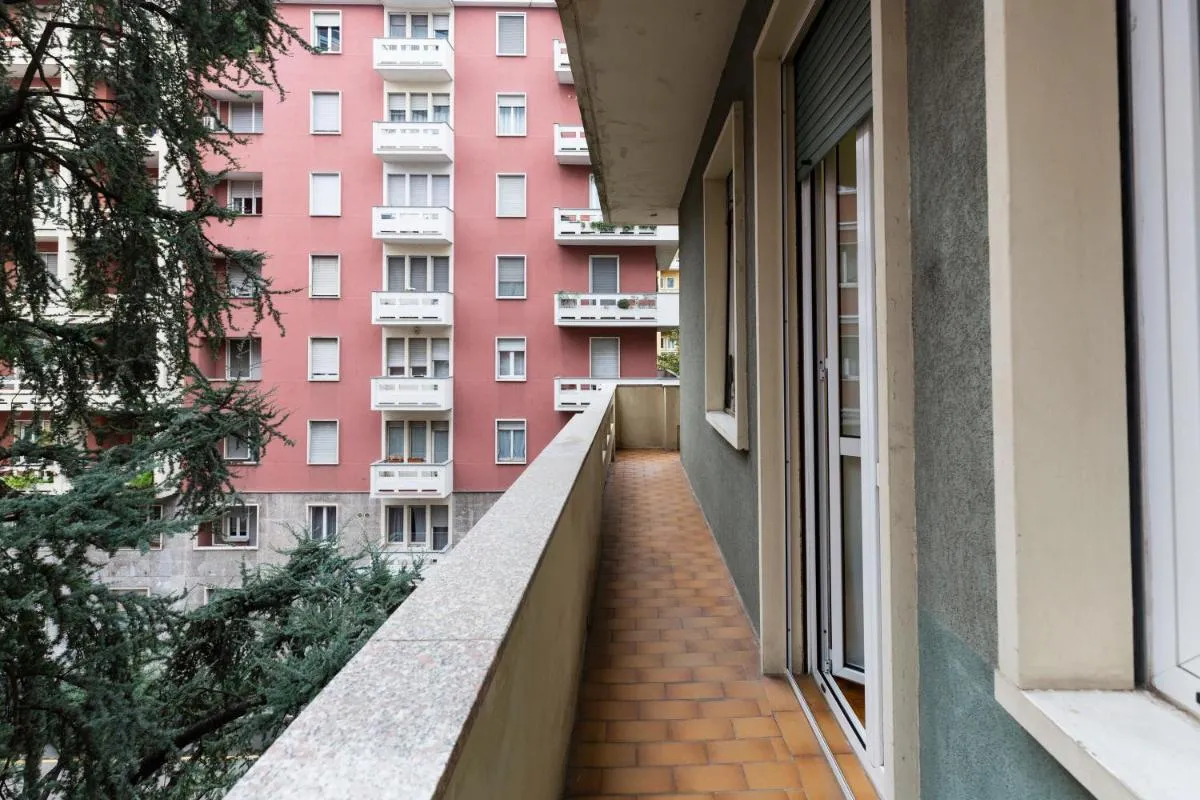 Image 5 of Living isola