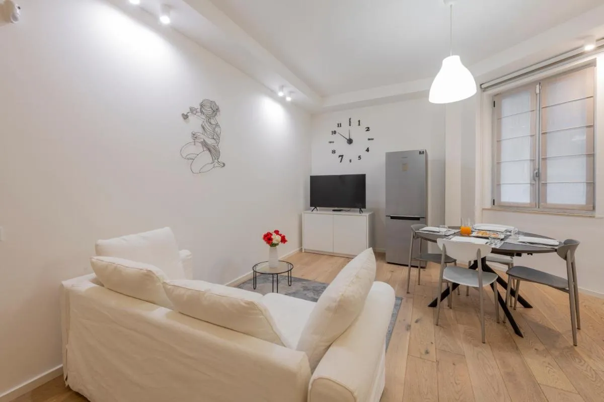 Image 1 of Longhena, 7 – Total white apartment