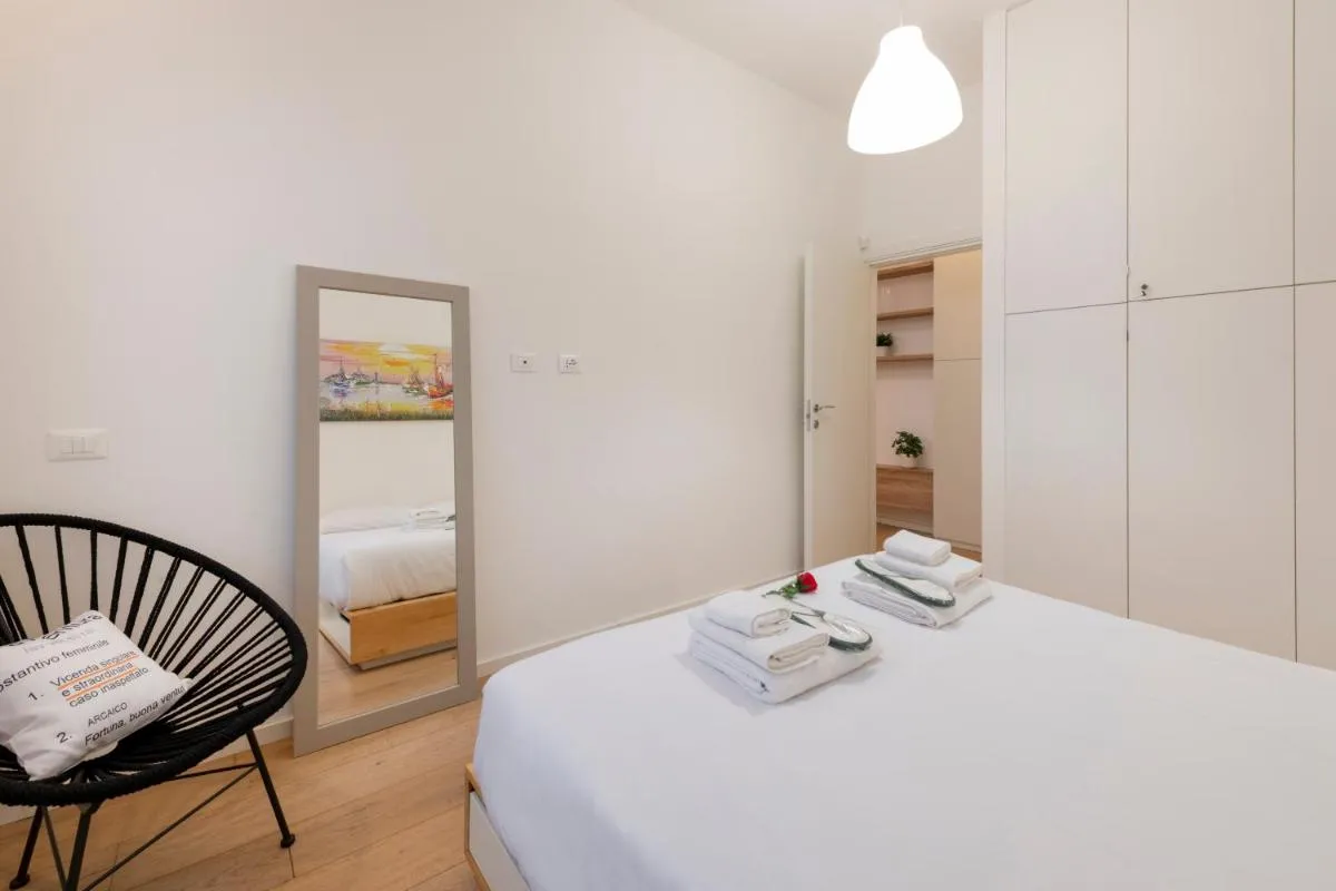 Image 2 of Longhena, 7 – Total white apartment