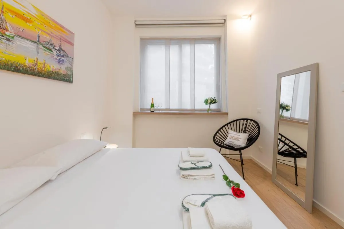 Image 5 of Longhena, 7 – Total white apartment