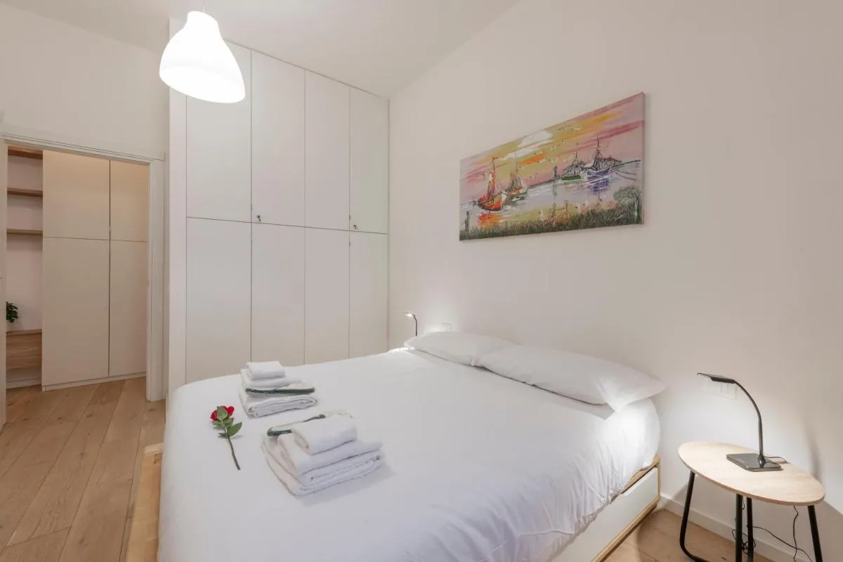 Image 6 of Longhena, 7 – Total white apartment