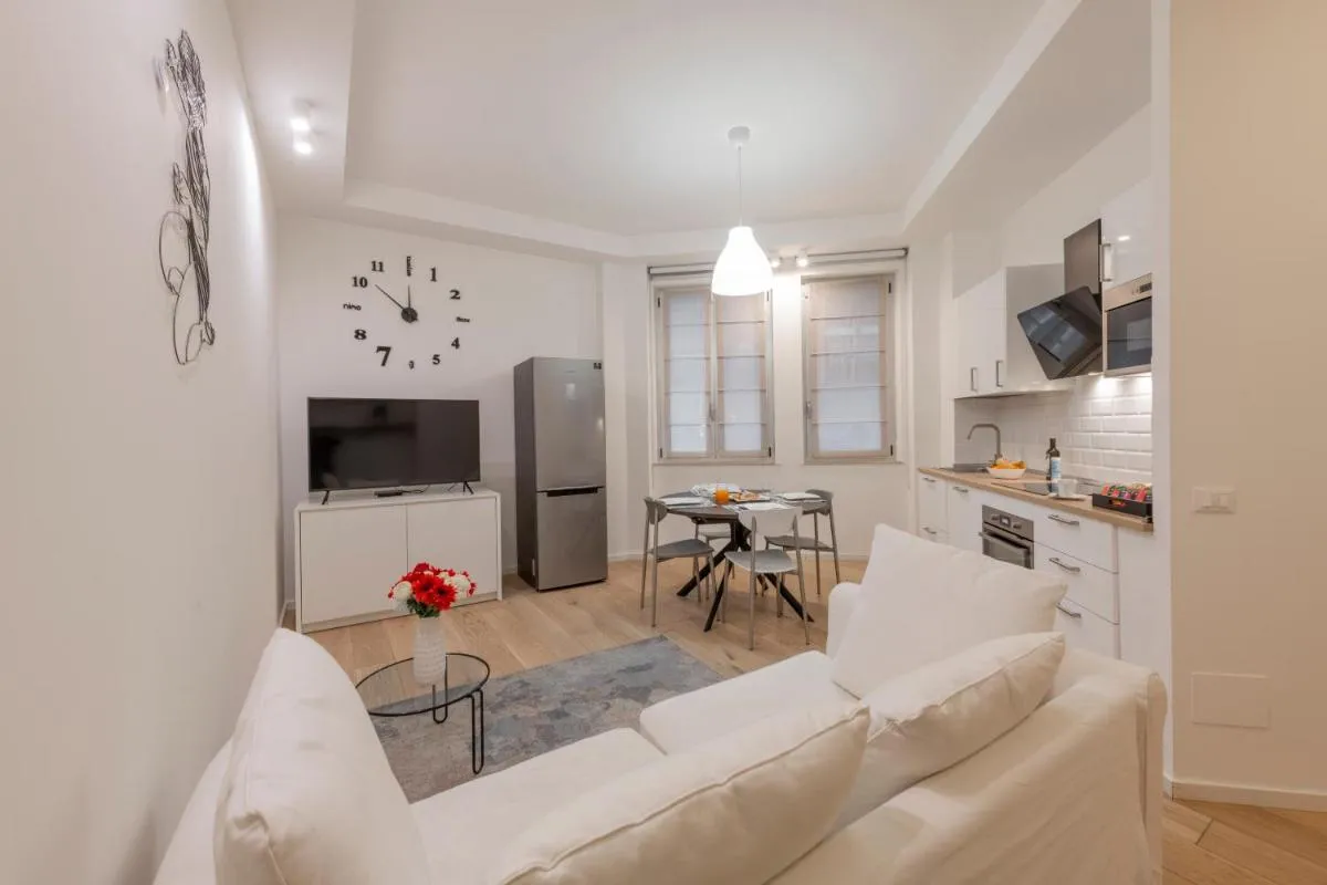 Image 4 of Longhena, 7 – Total white apartment