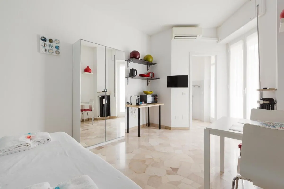 Image 4 of Lorenteggio-Piazza Frattini Balcony Apartment