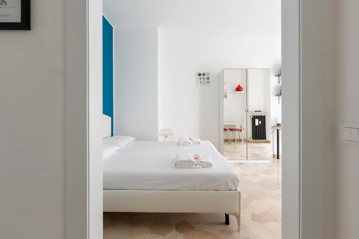 Image 6 of Lorenteggio-Piazza Frattini Balcony Apartment