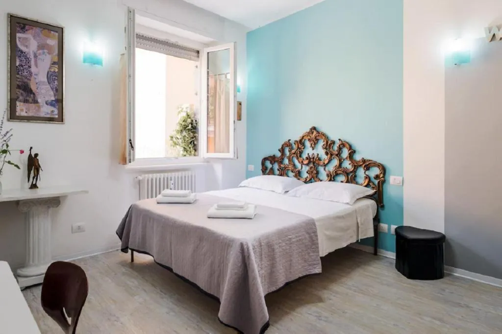 Image of ℒovely & ℰlegant Studio next to Duomo/Missori