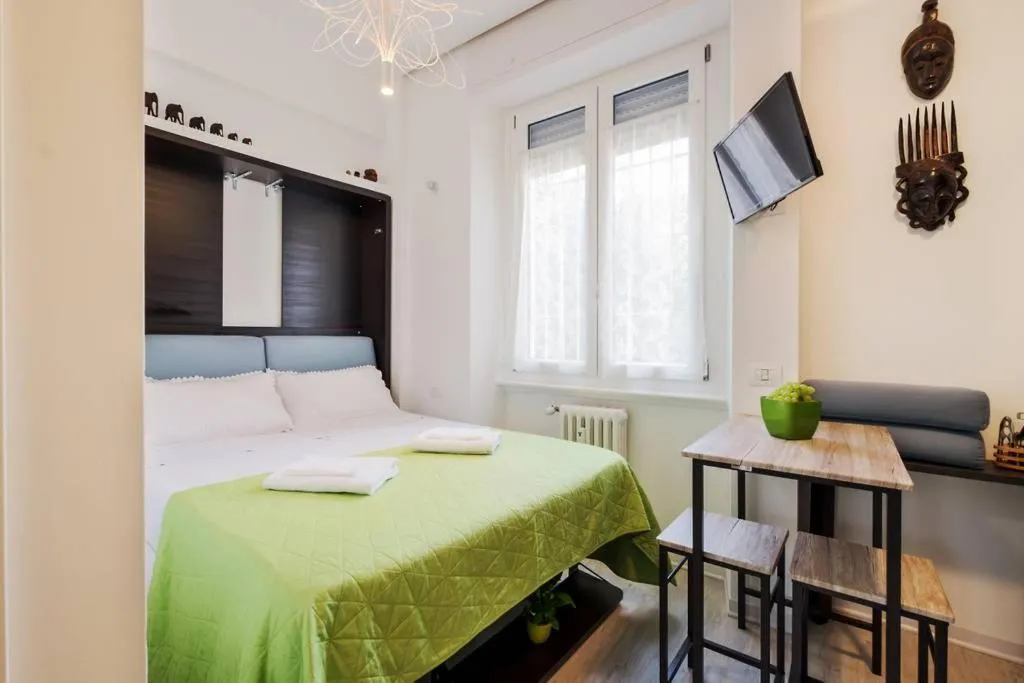 Image 1 of ℒovely & ℰlegant Studio next to Duomo/Missori