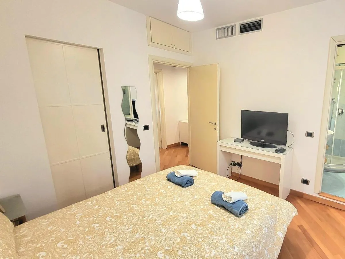 Image 4 of Lux Retreat 3Room Near Fashion District WiFi&Netflx