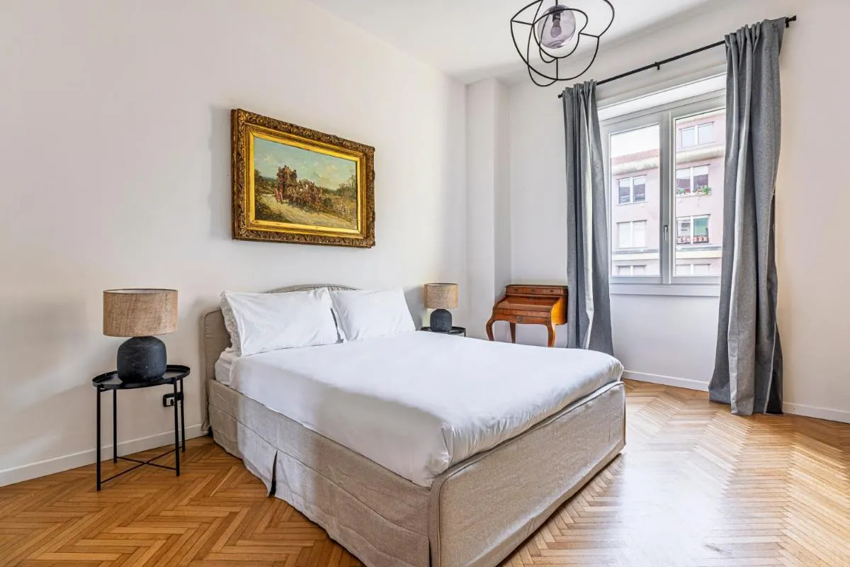 Image 6 of Luxury 4 bedrooms apartment in the center of Milan