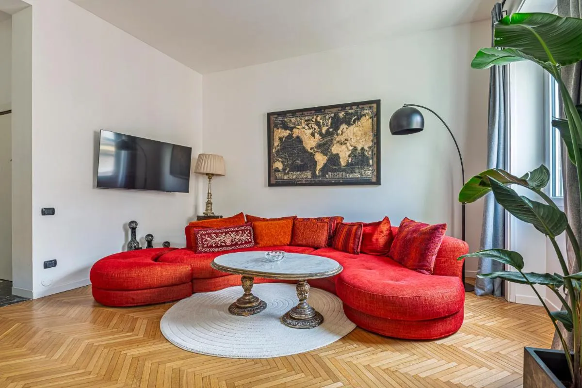 Image 2 of Luxury 4 bedrooms apartment in the center of Milan