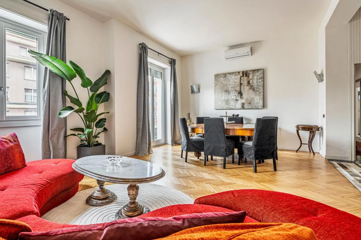 Image 3 of Luxury 4 bedrooms apartment in the center of Milan