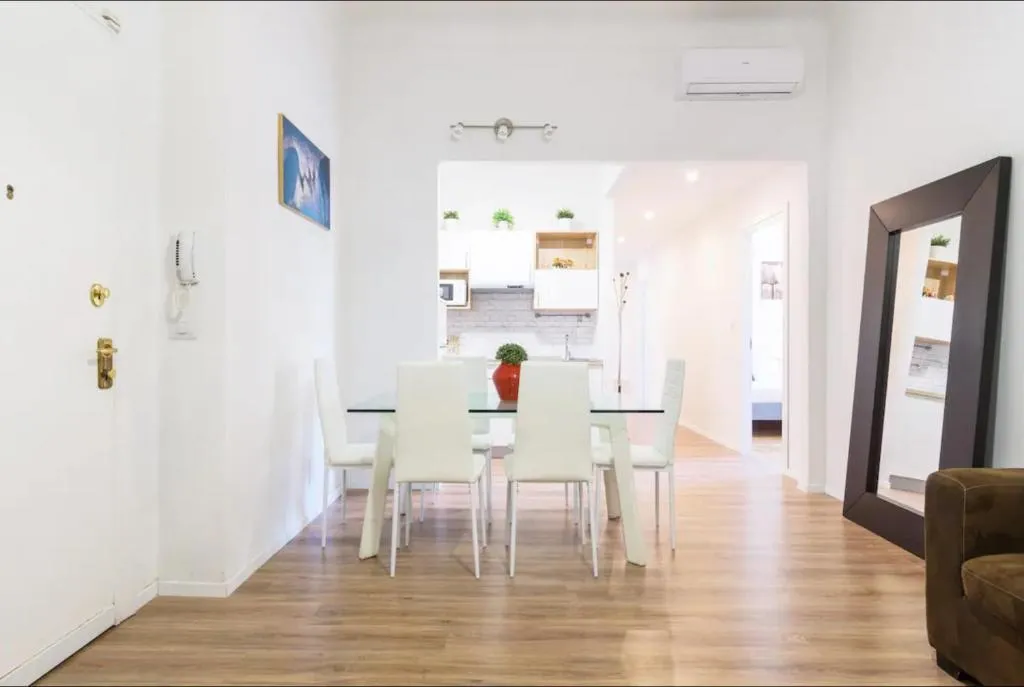 Image of Luxury 4 bedrooms apartments Close to Duomo
