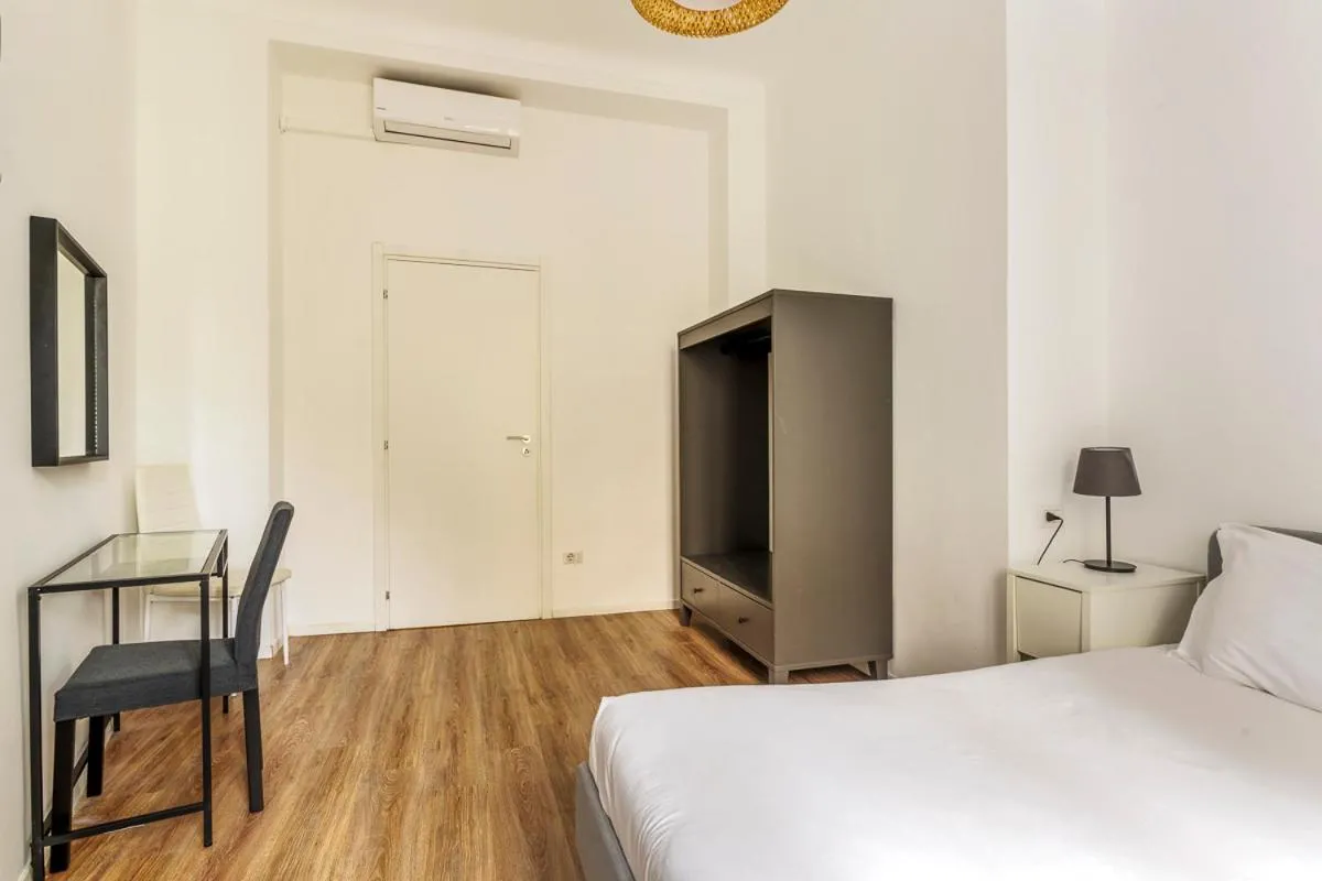 Image 3 of Luxury 4 bedrooms apartments Close to Duomo