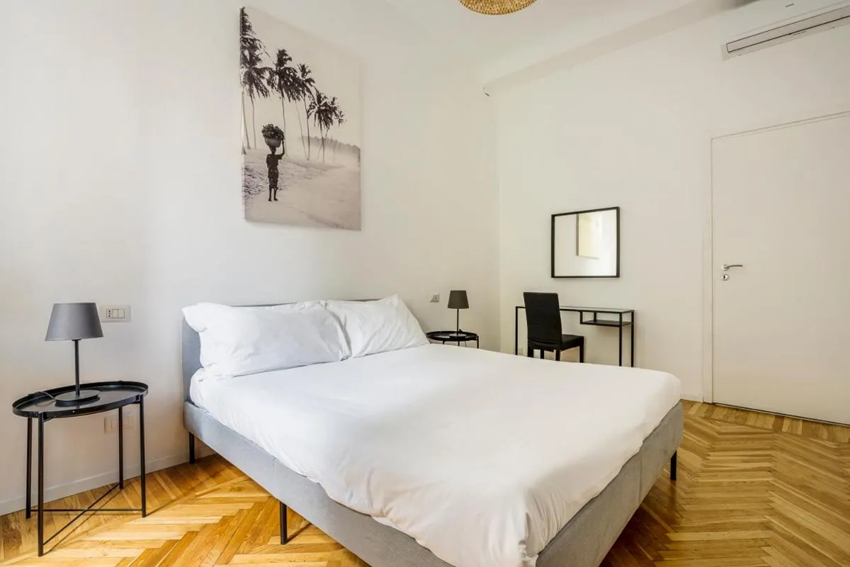 Image 6 of Luxury 4 bedrooms apartments Close to Duomo