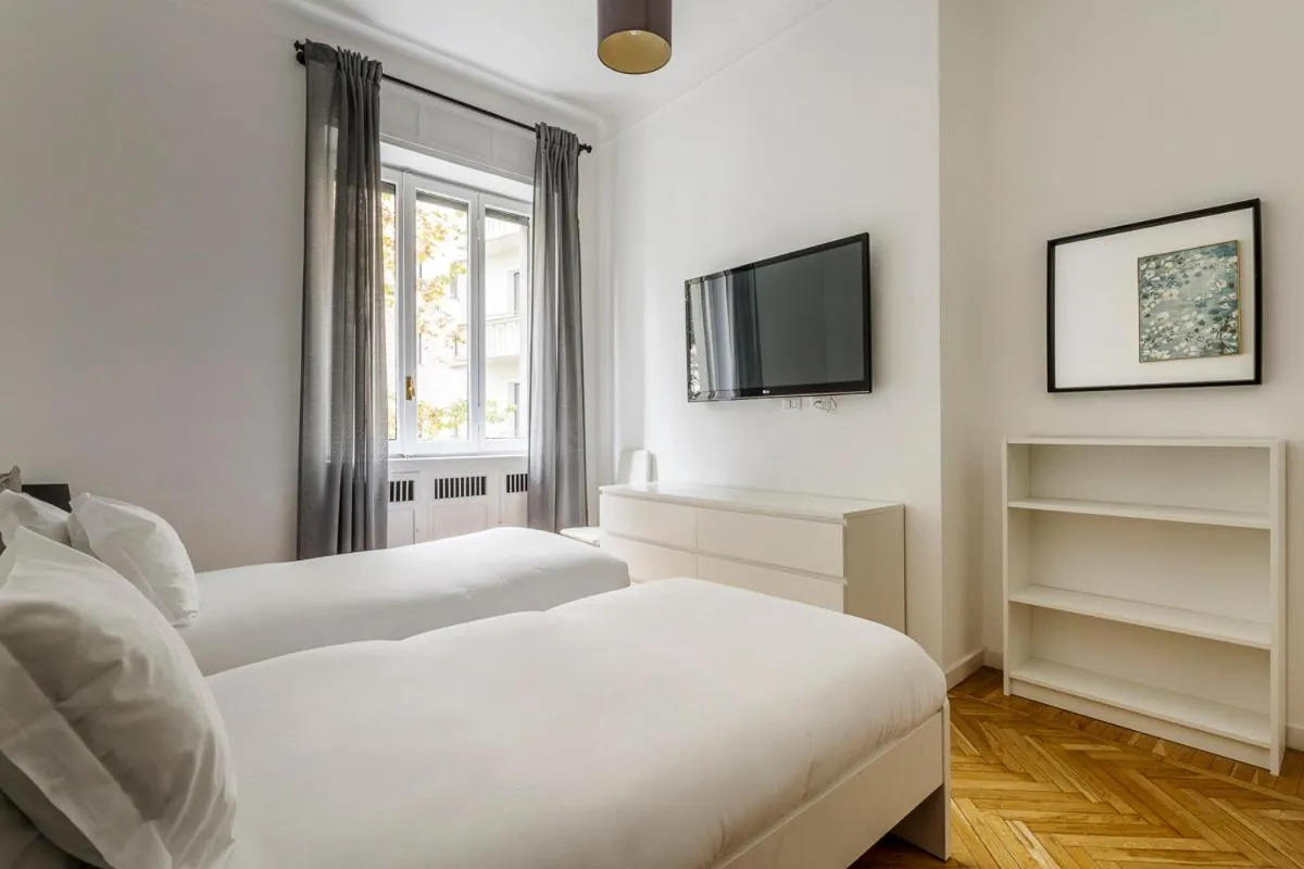 Image 4 of Luxury 4 bedrooms apartments Close to Duomo