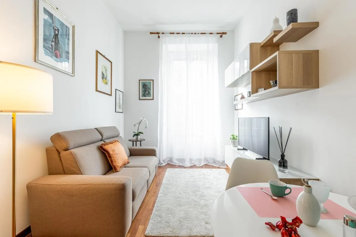 Image 4 of Luxury, Modern & Charming Apt Near Central Station
