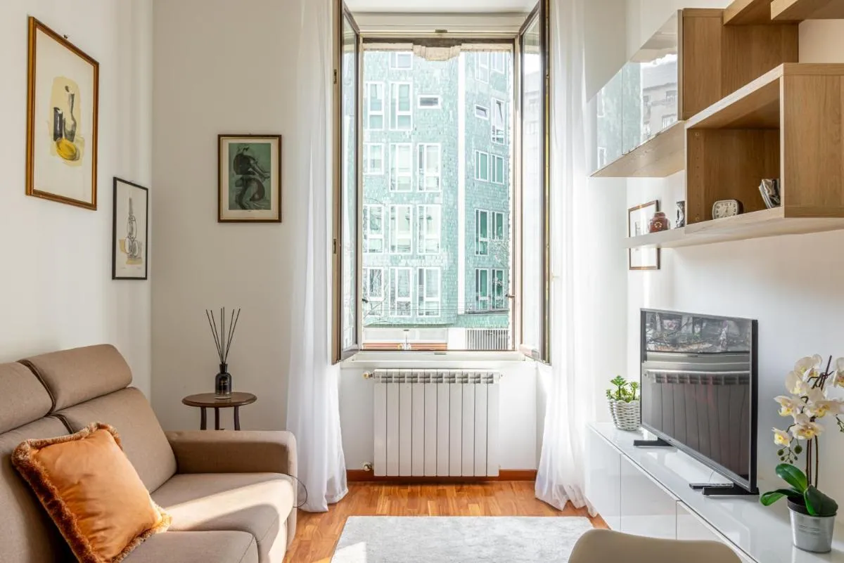 Image 3 of Luxury, Modern & Charming Apt Near Central Station
